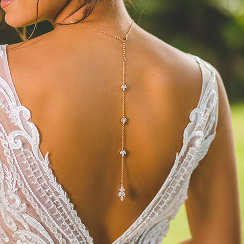 Body Jewelry For Backless Dress - バックチェーンラインストーンペンダント、細いチェーン、サイズ調整可能、フロントバックデュアルデザイン、エレガントなイブニングスタイル、背中が開いたドレスに最適。