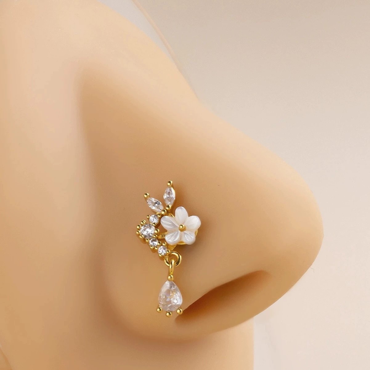ゴールドフラワーノーズリング、CZクリスタルティアドロップノ - Body Jewelry Surgical Steel のレビューと価格