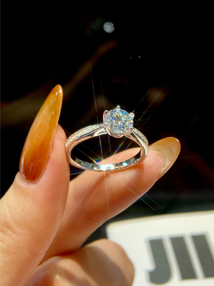 本物の0.5-1カラットモアサナイトダイヤモンドリング、女性 - Body Jewelry High Quality のレビューと価格