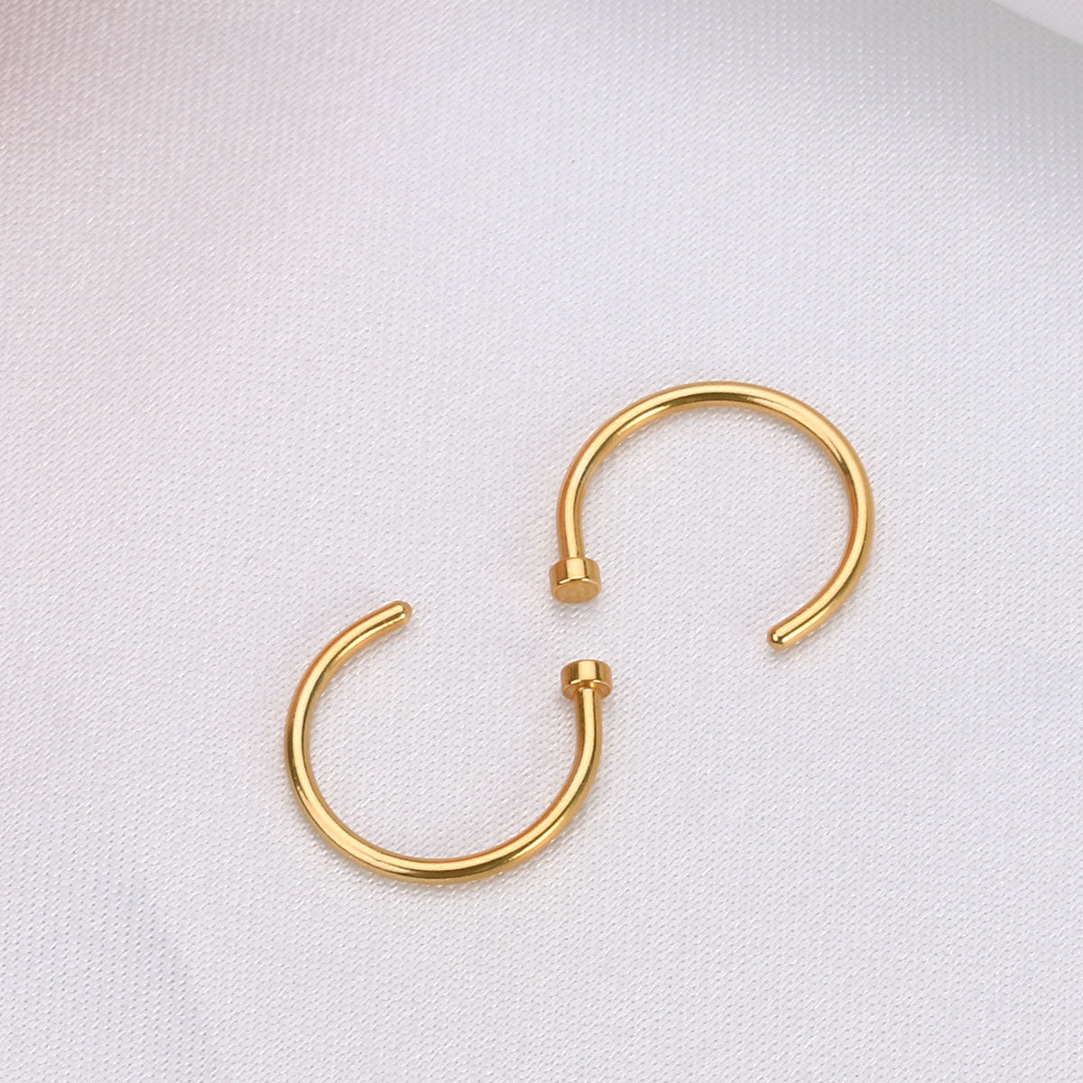 2個入り、高品質な医療用チタン製ノーズリング。C字型のオープ - Body Jewelry For Sensitive Skin のレビューと価格